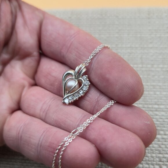20+2 Inch Sterling Silver Locked Pearl With CZ Accents Heart Necklace A4896 - Picture 4 of 9